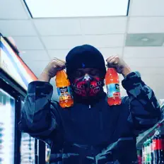 Yvng Fabioを聴いたり、ミュージックビデオを鑑賞したり、経歴やツアー日程などを確認したりしましょう！