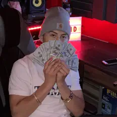 OG Hunnidを聴いたり、ミュージックビデオを鑑賞したり、経歴やツアー日程などを確認したりしましょう！