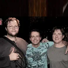 Posłuchaj wykonawcy Morris 8, obejrzyj teledyski, przeczytaj biografię, zobacz daty tras koncertowych i nie tylko!