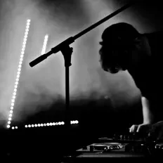 Dengarkan Napalm Dreams, tonton video musik, baca bio, lihat tanggal tur & lainnya!