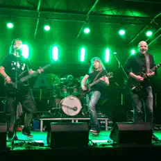 Dengarkan AK, tonton video musik, baca bio, lihat tanggal tur & lainnya!