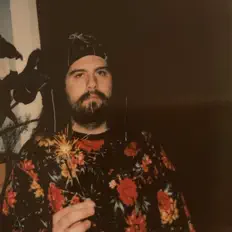 收听 Cult Classic、观看音乐视频、阅读小传、查看巡演日期等 ！