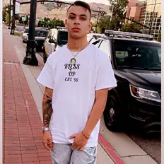 Young Bless을(를) 듣고, 뮤직 비디오를 보고, 약력을 읽고, 투어 일정 등을 확인하세요!