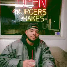 聆聽 Daniel Hernandez、觀看音樂影片、閱讀小傳、查看巡演日期等！