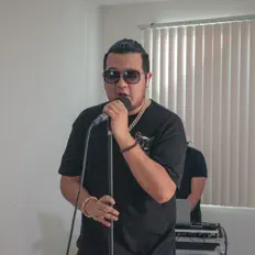 Escucha a DeYoung, mira vídeos musicales, lee la biografía, consulta fechas de giras y mucho más.