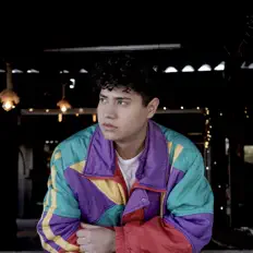 Escucha a Alepav, mira videos musicales, lee su biografía, consulta las fechas de las gira y más.