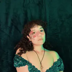 Ciannamonを聴いたり、ミュージックビデオを鑑賞したり、経歴やツアー日程などを確認したりしましょう！