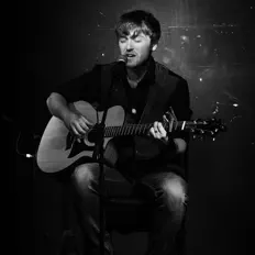 Ακούστε περιεχόμενο από Ben Hutcheson, παρακολουθήστε μουσικά βίντεο, διαβάστε το βιογραφικό, δείτε ημερομηνίες περιοδείας, και πολλά ακόμη!