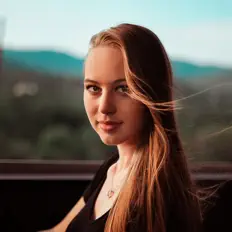 Ascolta Nikki Forbes, guarda video musicali, leggi la biografia, vedi le date del tour & altro!