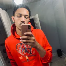 Escucha a Veed, mira vídeos musicales, lee la biografía, consulta fechas de giras y mucho más.