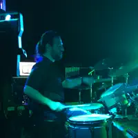 Ouve undefined, vê vídeos de música, lê a biografia, vê as datas da digressão e muito mais!
