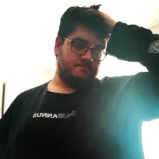 Glacierを聴いたり、ミュージックビデオを鑑賞したり、経歴やツアー日程などを確認したりしましょう！