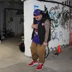 收听 Since94'、观看音乐视频、阅读小传、查看巡演日期等 ！