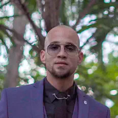 Hör dir Chabin an, schau dir Musikvideos an, lies die Biografie, finde Tourdaten und mehr!