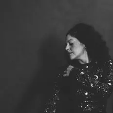 Escucha a Christineh, mira videos musicales, lee su biografía, consulta las fechas de las gira y más.