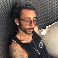 Ouve Quiel, vê vídeos de música, lê a biografia, vê as datas da digressão e muito mais!