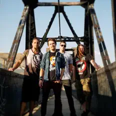 Ouve Berlin Breaks, vê vídeos de música, lê a biografia, vê as datas da digressão e muito mais!