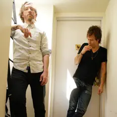 聆聽 The Sideshow Tragedy、觀看音樂影片、閱讀小傳、查看巡演日期等！