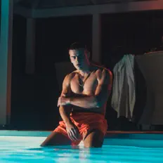 Luister naar MAKSIM, bekijk muziekvideo's, lees de bio, bekijk de tourdata, en meer!