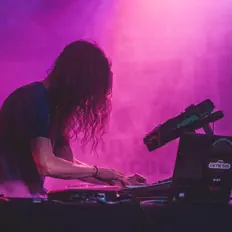 Escucha a Terra Genesis, mira videos musicales, lee su biografía, consulta las fechas de las gira y más.