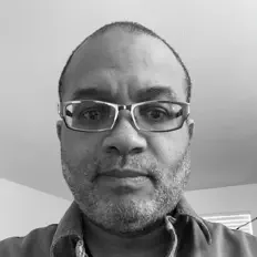 Ouve Phantom Electric Ghost, vê vídeos de música, lê a biografia, vê as datas da digressão e muito mais!