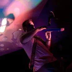 Luister naar Brynovsky, bekijk muziekvideo's, lees de bio, bekijk de tourdata, en meer!