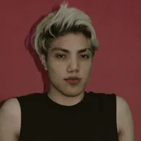 undefined을(를) 듣고, 뮤직 비디오를 보고, 약력을 읽고, 투어 일정 등을 확인하세요!