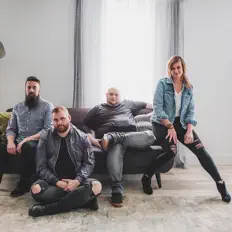 聆聽 Admiration + Affection、觀看音樂影片、閱讀小傳、查看巡演日期等！