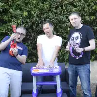 undefined dinle, müzik videolarını izle, biyografisini oku, tur tarihlerini ve daha fazlasını gör!