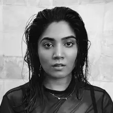 Amsi सुनें, म्यूज़िक वीडियो देखें, बायो पढ़ें, दौरे की तारीखें और बहुत कुछ देखें!