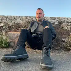 Dengarkan Danger Line, tonton video musik, baca bio, lihat tanggal tur & lainnya!