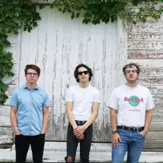 Ouça Locals, assista a videoclipes, leia a biografia, veja as datas das turnês e mais!