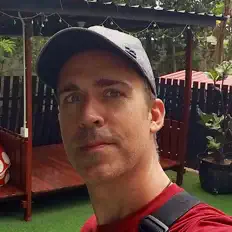 聆聽 Larry Z、觀看音樂影片、閱讀小傳、查看巡演日期等！