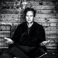 Posłuchaj wykonawcy AGGE, obejrzyj teledyski, przeczytaj biografię, zobacz daty tras koncertowych i nie tylko!