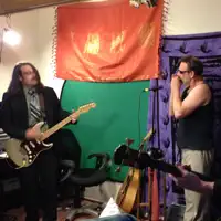 Poslechněte si interpreta undefined, sledujte hudební videa, přečtěte si životopis, podívejte se na data turné a další informace.