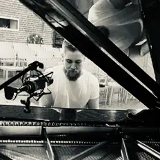 Ακούστε περιεχόμενο από Ludwig Ronquist, παρακολουθήστε μουσικά βίντεο, διαβάστε το βιογραφικό, δείτε ημερομηνίες περιοδείας, και πολλά ακόμη!