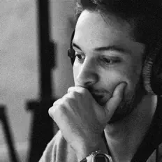 Ouve Yaul, vê vídeos de música, lê a biografia, vê as datas da digressão e muito mais!