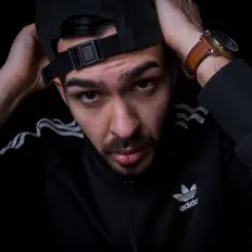 Posłuchaj wykonawcy Nizzou, obejrzyj teledyski, przeczytaj biografię, zobacz daty tras koncertowych i nie tylko!