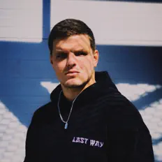 聆聽 RULYA、觀看音樂影片、閱讀小傳、查看巡演日期等！