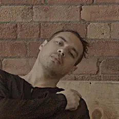 聆聽 LK de l'Hotel Moscou、觀看音樂影片、閱讀小傳、查看巡演日期等！