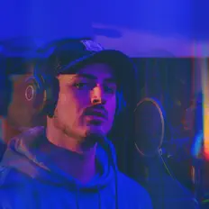 Ascolta Samuel Jarness, guarda video musicali, leggi la biografia, vedi le date del tour & altro!