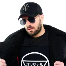 Poslechněte si interpreta Sasha Veter, sledujte hudební videa, přečtěte si životopis, podívejte se na data turné a další informace.