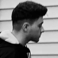 Karsonを聴いたり、ミュージックビデオを鑑賞したり、経歴やツアー日程などを確認したりしましょう！