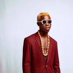 聆聽 Deezzi Checkz、觀看音樂影片、閱讀小傳、查看巡演日期等！