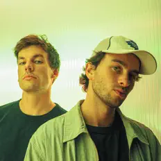 Poslechněte si interpreta Danube, sledujte hudební videa, přečtěte si životopis, podívejte se na data turné a další informace.