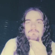 Raven And The People सुनें, म्यूज़िक वीडियो देखें, बायो पढ़ें, दौरे की तारीखें और बहुत कुछ देखें!