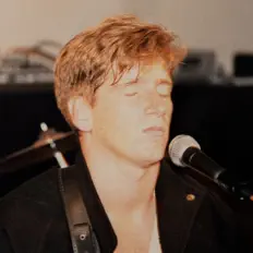 Escucha a John Gage, mira videos musicales, lee su biografía, consulta las fechas de las gira y más.