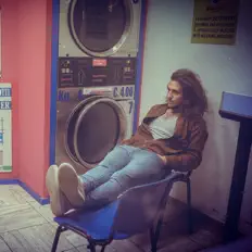 Poslechněte si interpreta DALO, sledujte hudební videa, přečtěte si životopis, podívejte se na data turné a další informace.