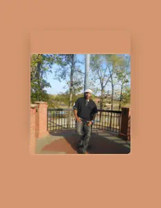 聆聽 Super Giant King、觀看音樂影片、閱讀小傳、查看巡演日期等！