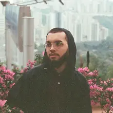 聆聽 Laso、觀看音樂影片、閱讀小傳、查看巡演日期等！